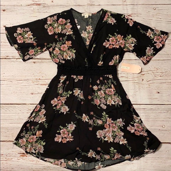 🛍Black floral dress🛍 - Picture 1 of 5